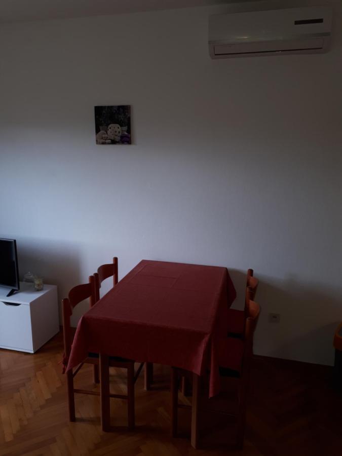 Apartment Groundfloor Jelsa  Kültér fotó
